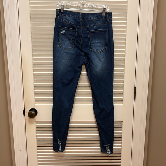 Versona Modern Distressed Jeans in Medium Wash, Size 10 - Picture 10 of 17